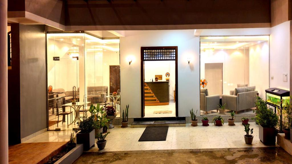 Nine Arch Holiday Resort Ella entrance and front view