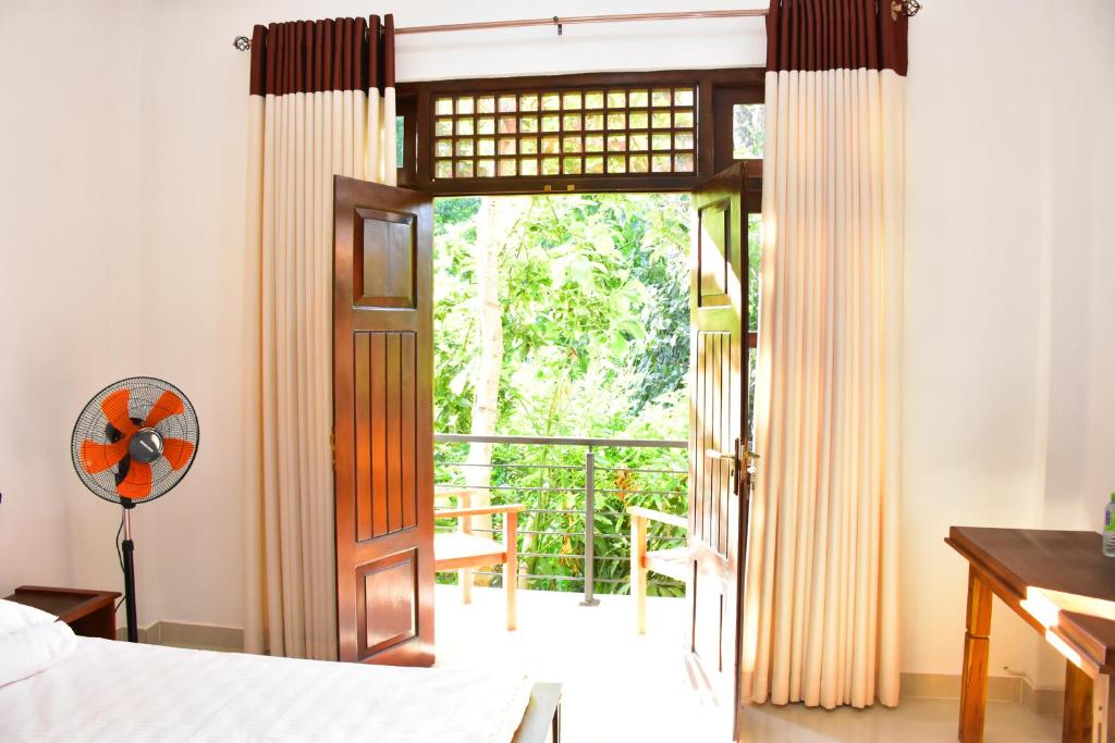 Deluxe Double Room with Balcony Photo 1