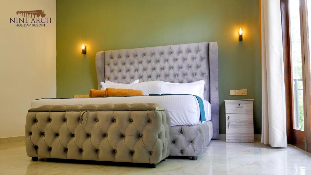 King Room with Mountain View Photo 1