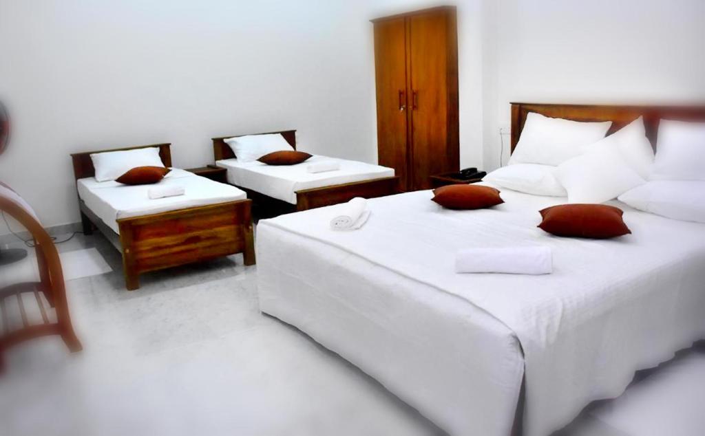 Superior Family Room accommodation at Nine Arch Holiday Resort Ella
