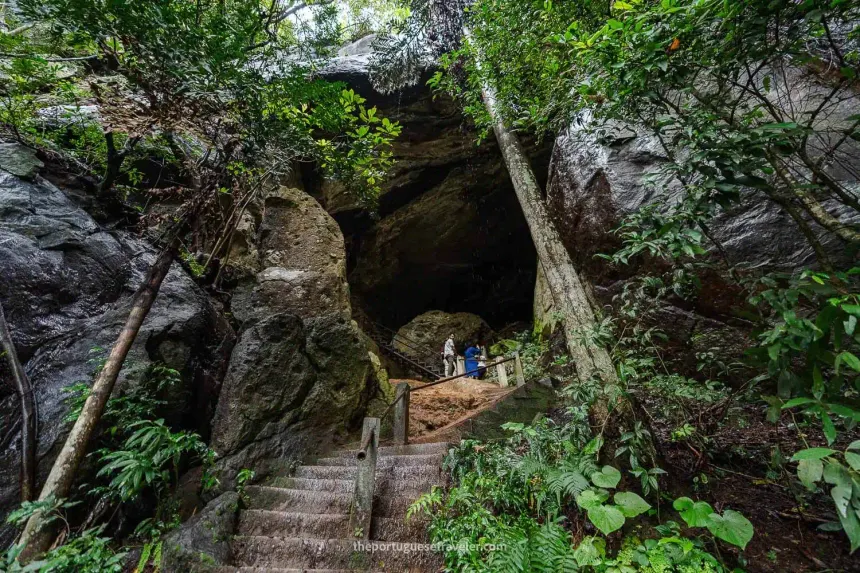 RAVANA CAVE tourist attraction near Nine Arch Holiday Resort Ella